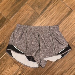 Lululemon hotty hot size 8 shorts, 2.5 inch inseam